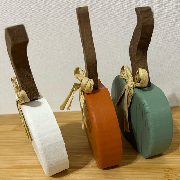 NEW Set of 3 Chunky Wood Pumpkins Fall Table Tray Decor 6” - Picture 2 of 4